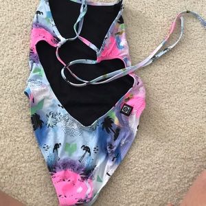 Jolyn one piece tie back size 28